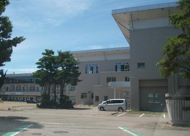 大曲中学校 (450m)