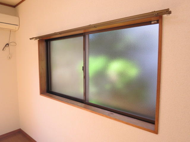 リビング以外の居室／角部屋ですので２面採光　日当たり良好です