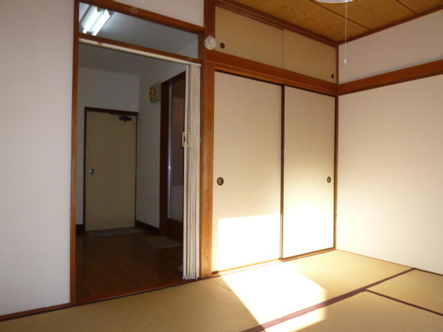 収納／押入れタイプの収納あり