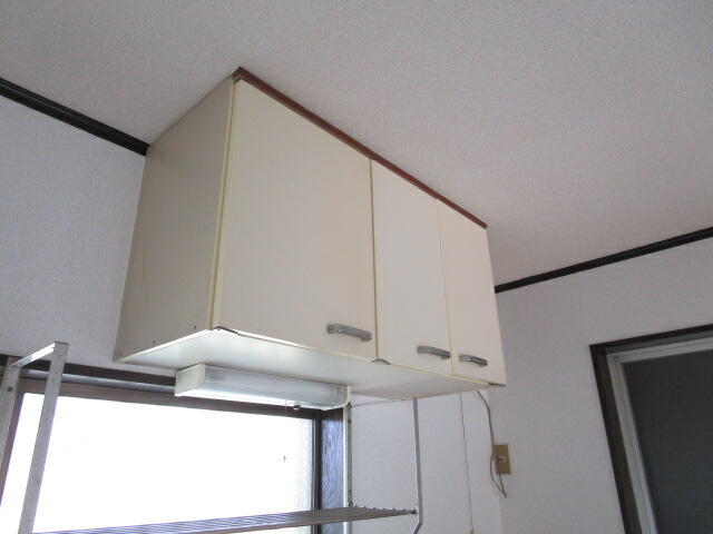キッチン／キッチン上部　吊り戸棚あり