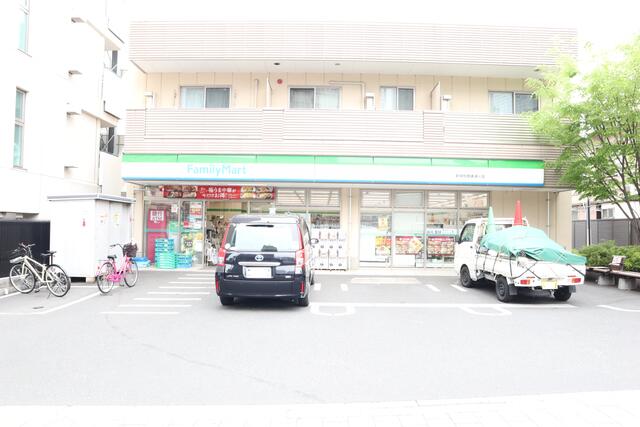 ファミリーマート新宿税務署通り店 (165m)