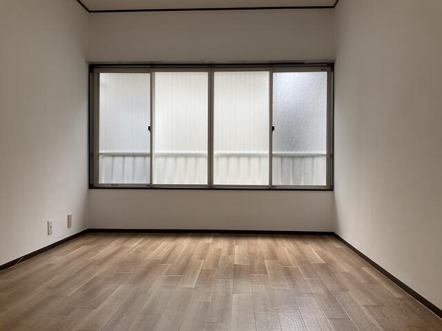 リビング以外の居室／ワイドスパン窓で明るく陽当りの良い部屋です