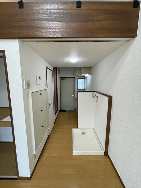 玄関／居室から玄関