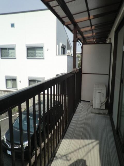 バルコニー／広めのバルコニー。屋根付き