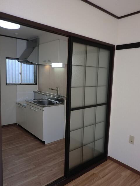 キッチン／仕切り戸あり