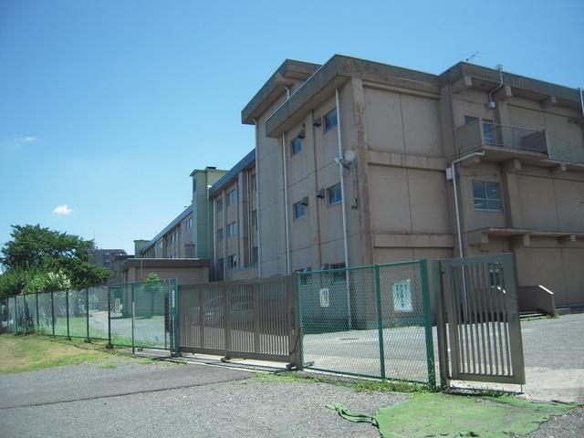 八王子市立由木中学校 (1,581m)