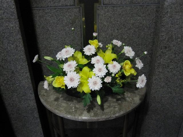 共用部エントランス／エントランスに生けられる生花