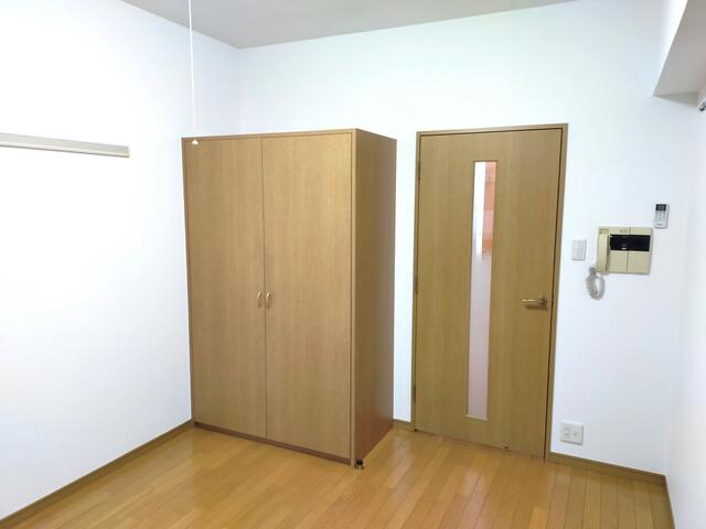 リビング以外の居室／室内にクローゼットがあり便利です