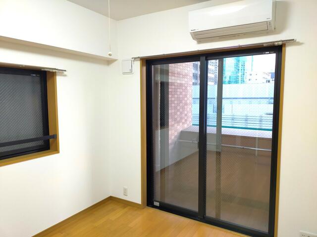 リビング以外の居室／２面採光で明るいお部屋です