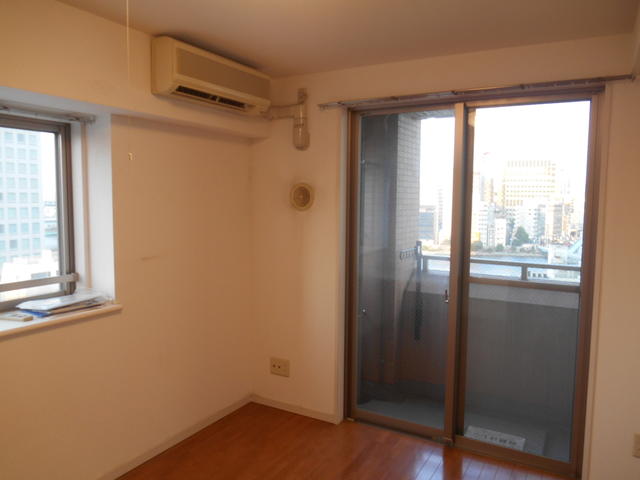 リビング／二面採光のお部屋です。