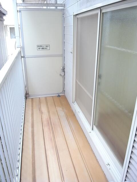 屋根付ベランダと洗濯機置場