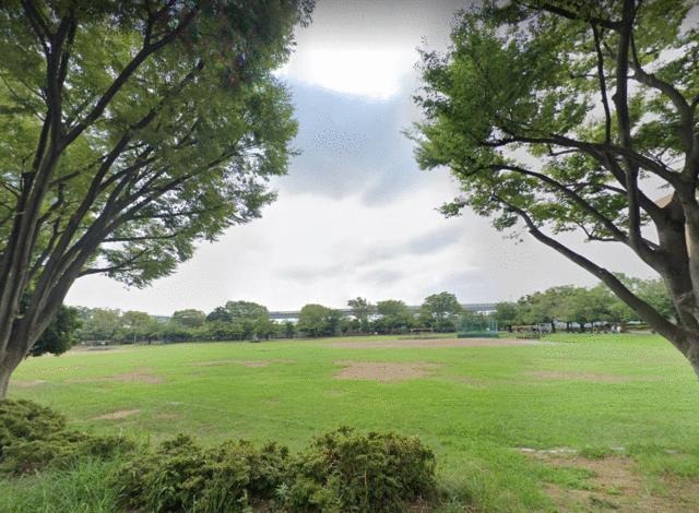 新小岩公園 (689m)