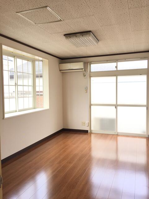 ２階の角部屋です