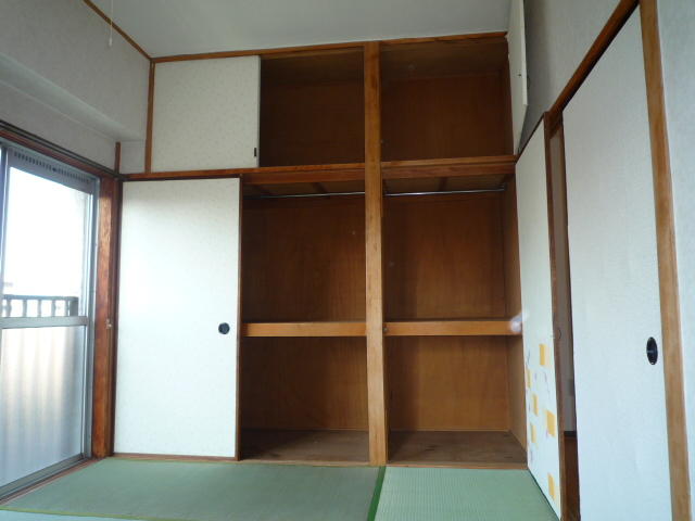 収納／床フローリングに変更済み