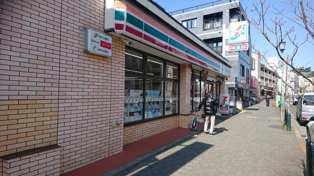 セブンイレブン (480m)