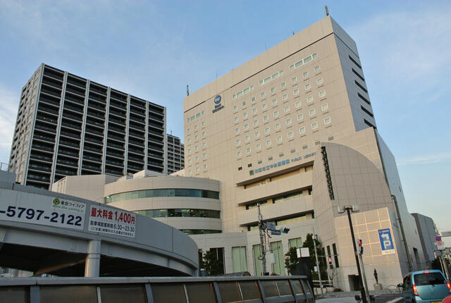 中央図書館 (570m)
