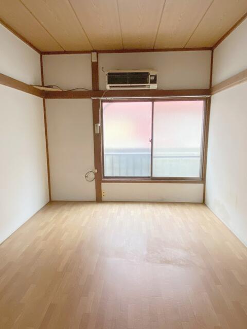 リビング以外の居室／洋室６帖