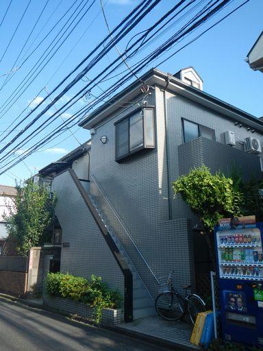 現地（外観）／周囲は住宅地で静かな立地
