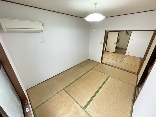 リビング以外の居室／■和室６帖