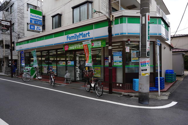 ファミリーマート赤羽平和通り店 (582m)