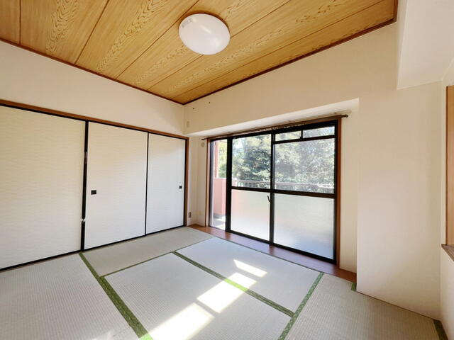 リビング以外の居室／２０１号室の写真です。現況優先。
