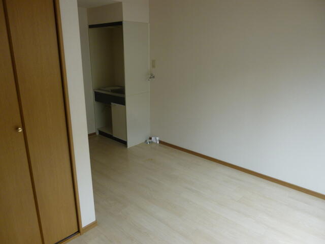 写真は２０１号室のお部屋です。（１０１号室と同じ間取りです）