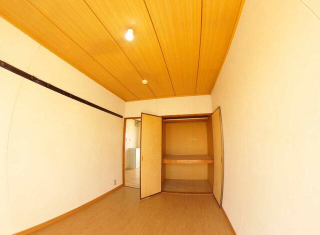 リビング以外の居室／和洋室にリフォーム工事完了！木目きれいな和洋室６帖！
