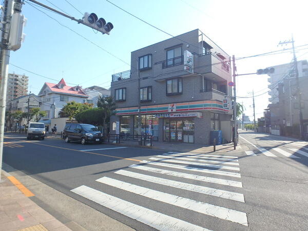 セブンイレブン足立竹ノ塚駅東店 (147m)