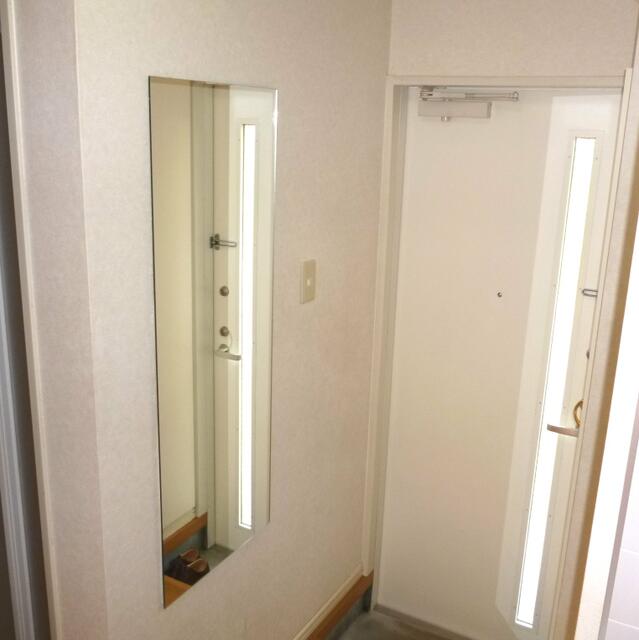 玄関／写真は１０６のものです。