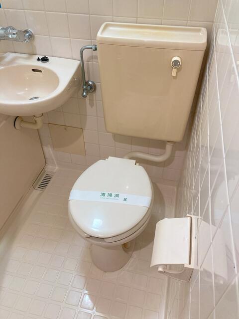 トイレ／※工事途中のため２０１号室の写真を掲載しております。
