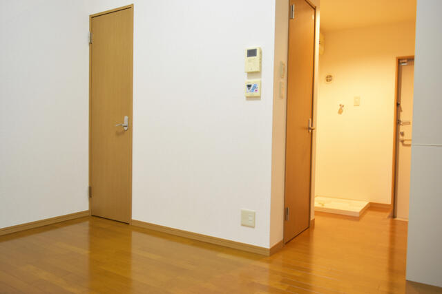 リビング以外の居室／【　室内写真　】　学生様入居歓迎！　※親御様契約でお願いいた