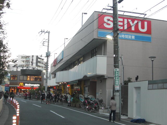 西友北綾瀬店 (318m)