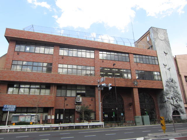 台東区立根岸小学校 (268m)