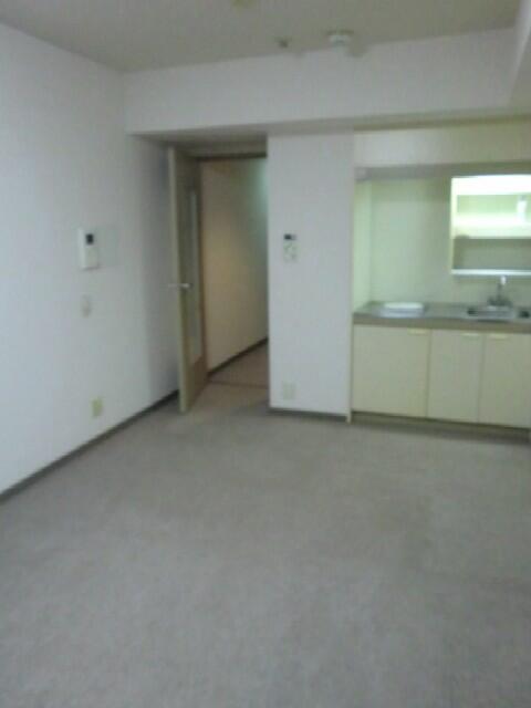 リビング以外の居室／＜参考写真（現賃借人入居前）＞
