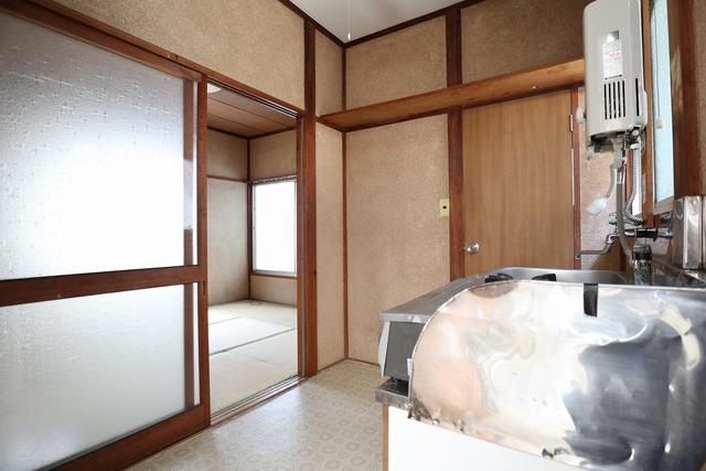 玄関／玄関から見た室内