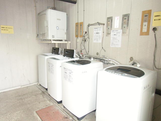 共用部（その他）／洗濯機は６０分１００円。ガス乾燥機は２０分１００円