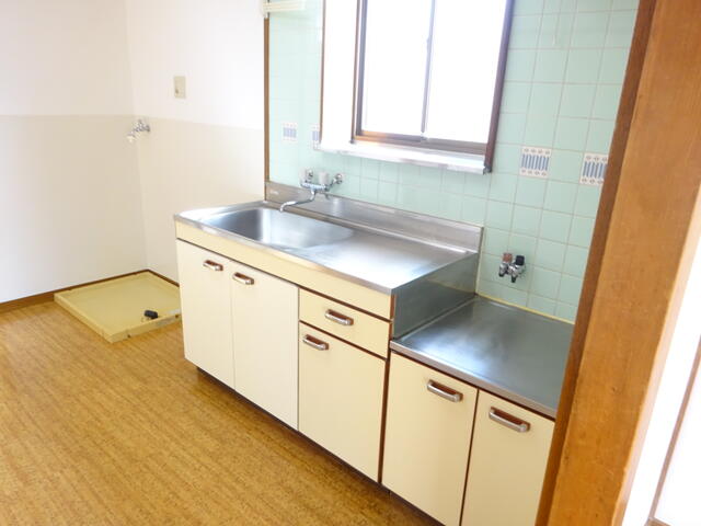 キッチン／２口コンロ設置可、窓付きで換気も可能♪