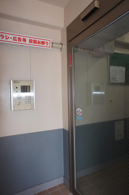 共用部エントランス／防犯カメラ、オートロック
