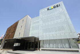 私立東京工芸大学中野キャンパス (130m)