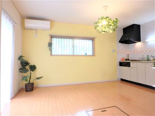 リビング以外の居室／３面採光の明るいお部屋です
