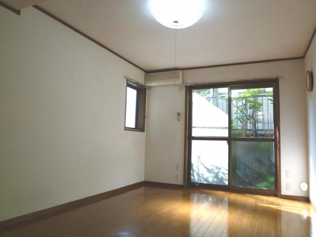 リビング以外の居室／現入居者の入居前のお写真です。