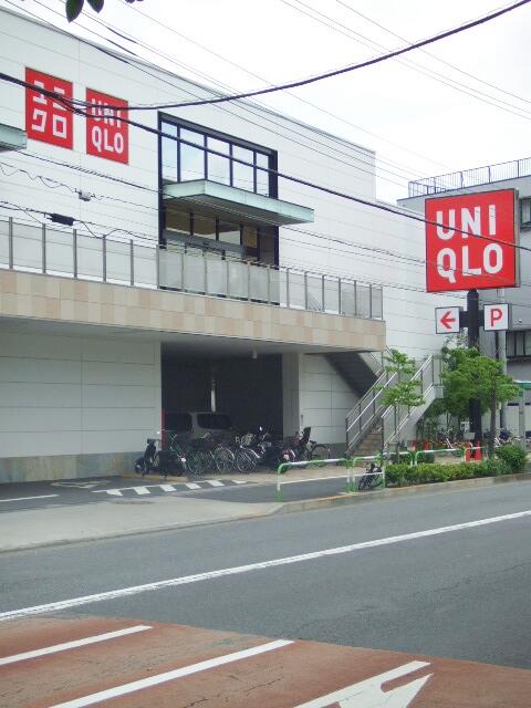 ユニクロ王子神谷店 (380m)