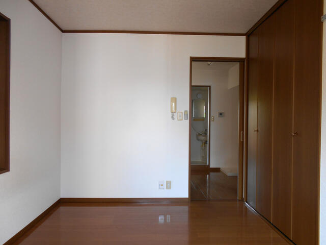 リビング以外の居室／静かで明るい室内