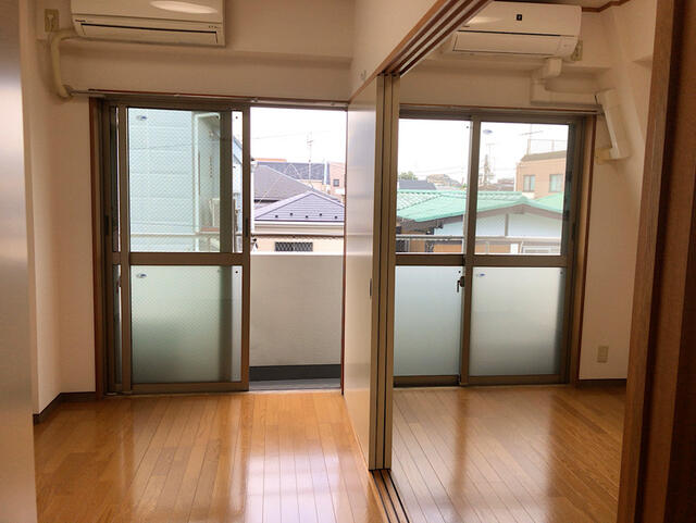 リビング以外の居室／２室つなげて広々使えます