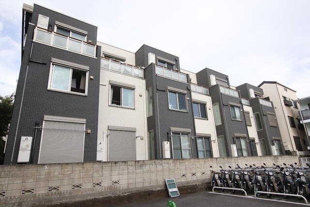 現地（外観）／★2トーンカラーのオシャレな外観★