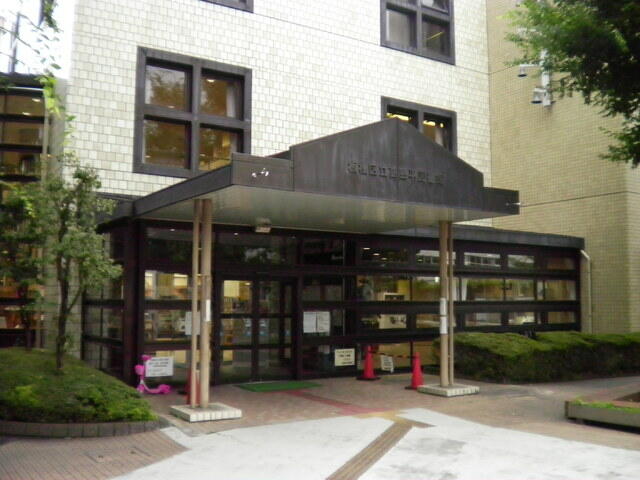 板橋区立高島平図書館 (850m)