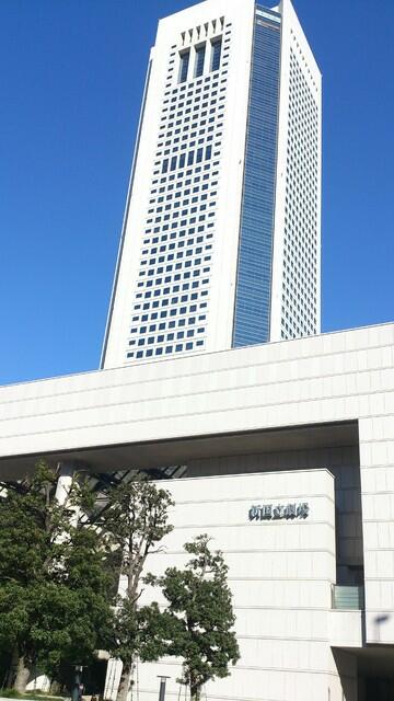 新国立劇場 (300m)