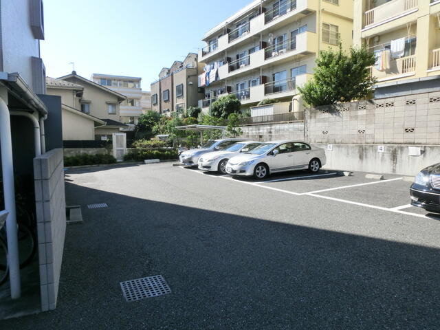★敷地内駐車場★（空き確認・使用料等詳細はご確認下さい）