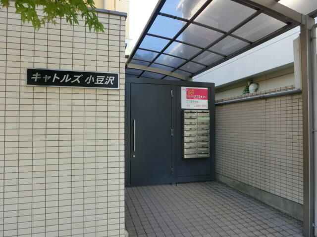 共用部エントランス／屋根付きアプローチ♪