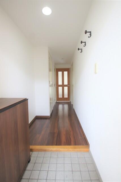 玄関／★落ち着いた色味のお部屋です★